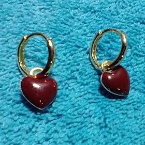 Goldtone pierced wire red heart hoop dangle earrings